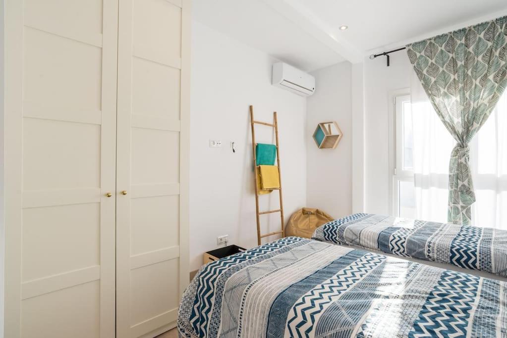 Sea View W/ 2 Rooms, Beach: 1 Minute Torremolinos