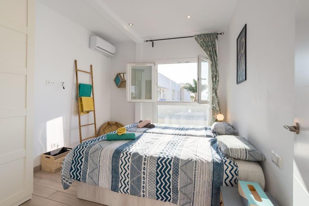 Sea View W/ 2 Rooms, Beach: 1 Minute *